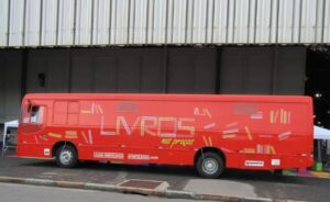 ônibus-biblioteca bienal do Rio 2019