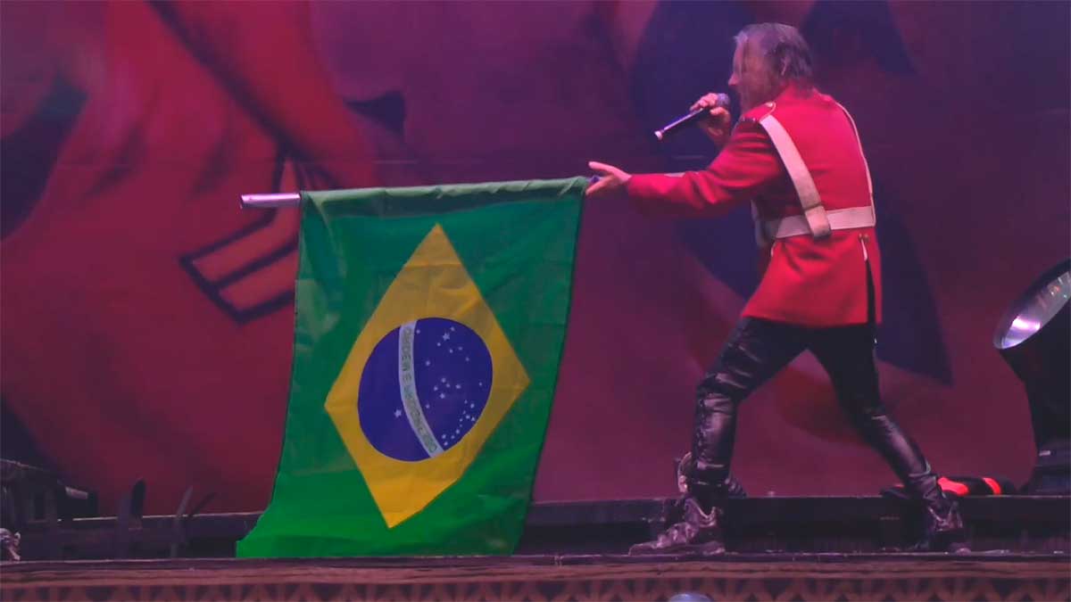 Iron-Maiden-show-no-Rock-in-Rio-2022-bandeira-do-brasil