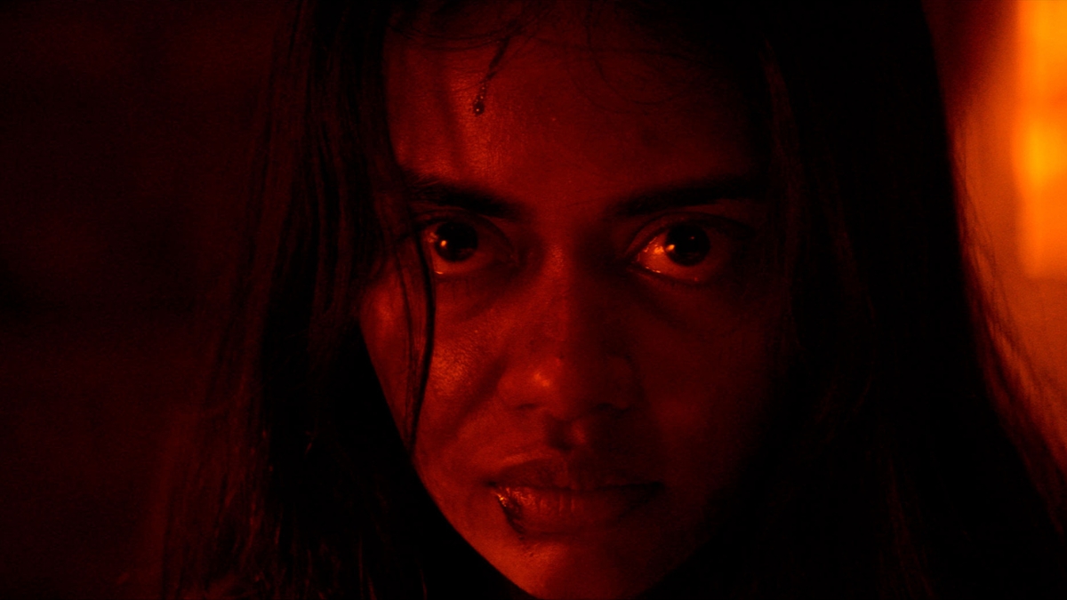 Dirigido por Bishal Dutta, está em cartaz nos cinemas brasileiros, o filme de terror Não Abra! Leia a nossa crítica completa.